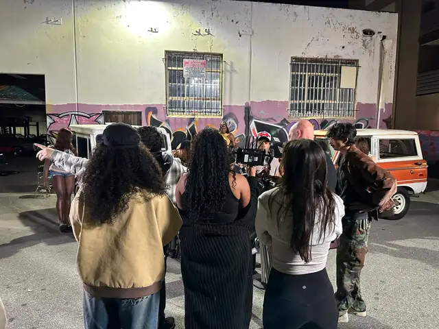 Comfortable · behind the scenes · photo 15